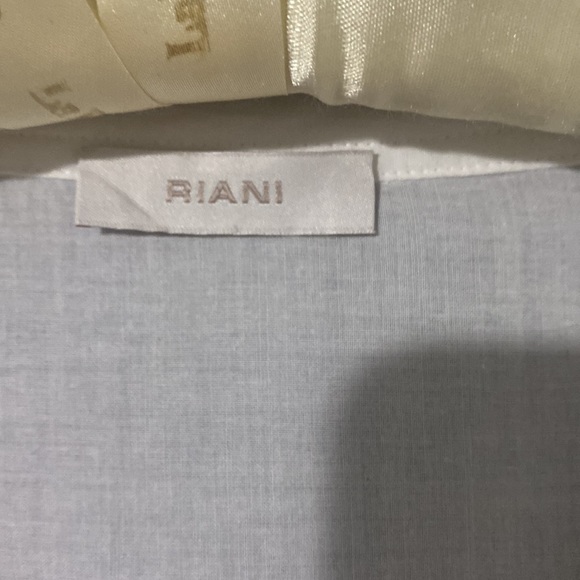 White Italian cotton top . - Picture 3 of 4